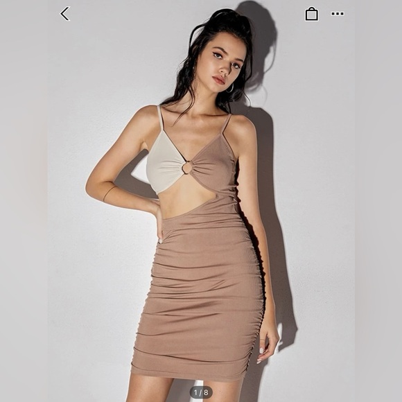 💜✨Host Pick!✨ ROMWE Colorblock Cut Out Bodycon Dress - Picture 3 of 4